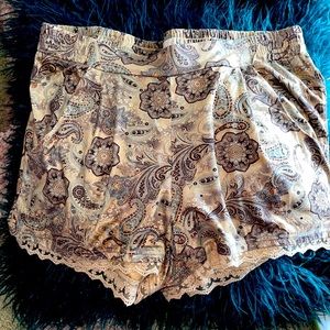 Paisley Printed Alter’d State flowy Shorts sz Lge